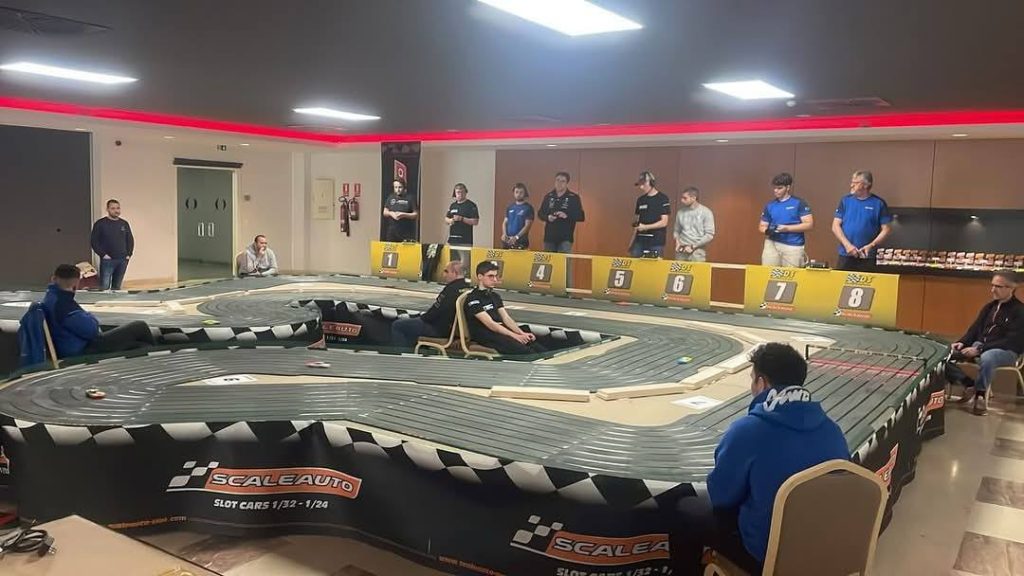 Puede ser una imagen de 13 personas
